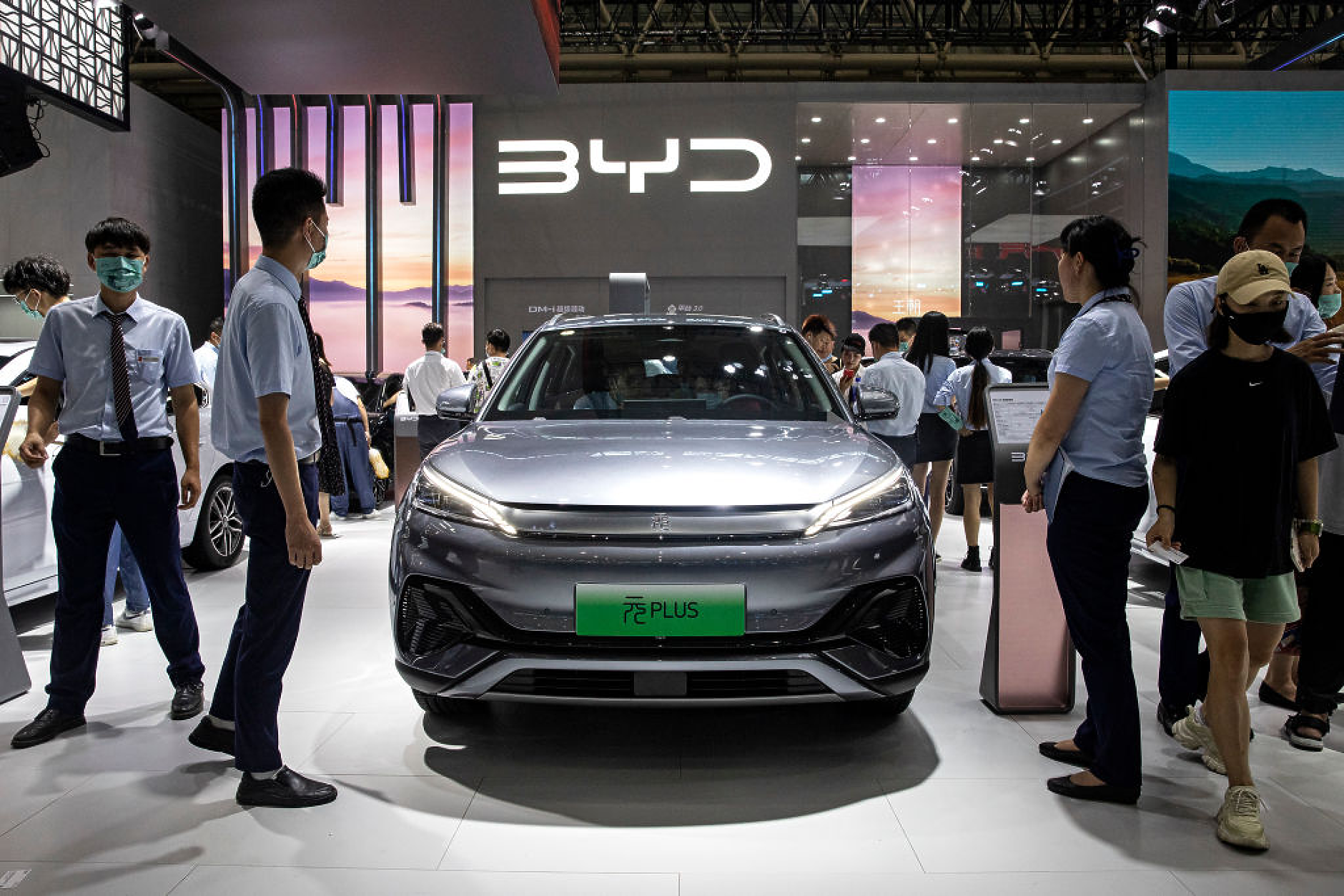 Дясната ръка на Бъфет: BYD е много по-напред от Tesla в Китай, това е най-добрата ми инвестиция