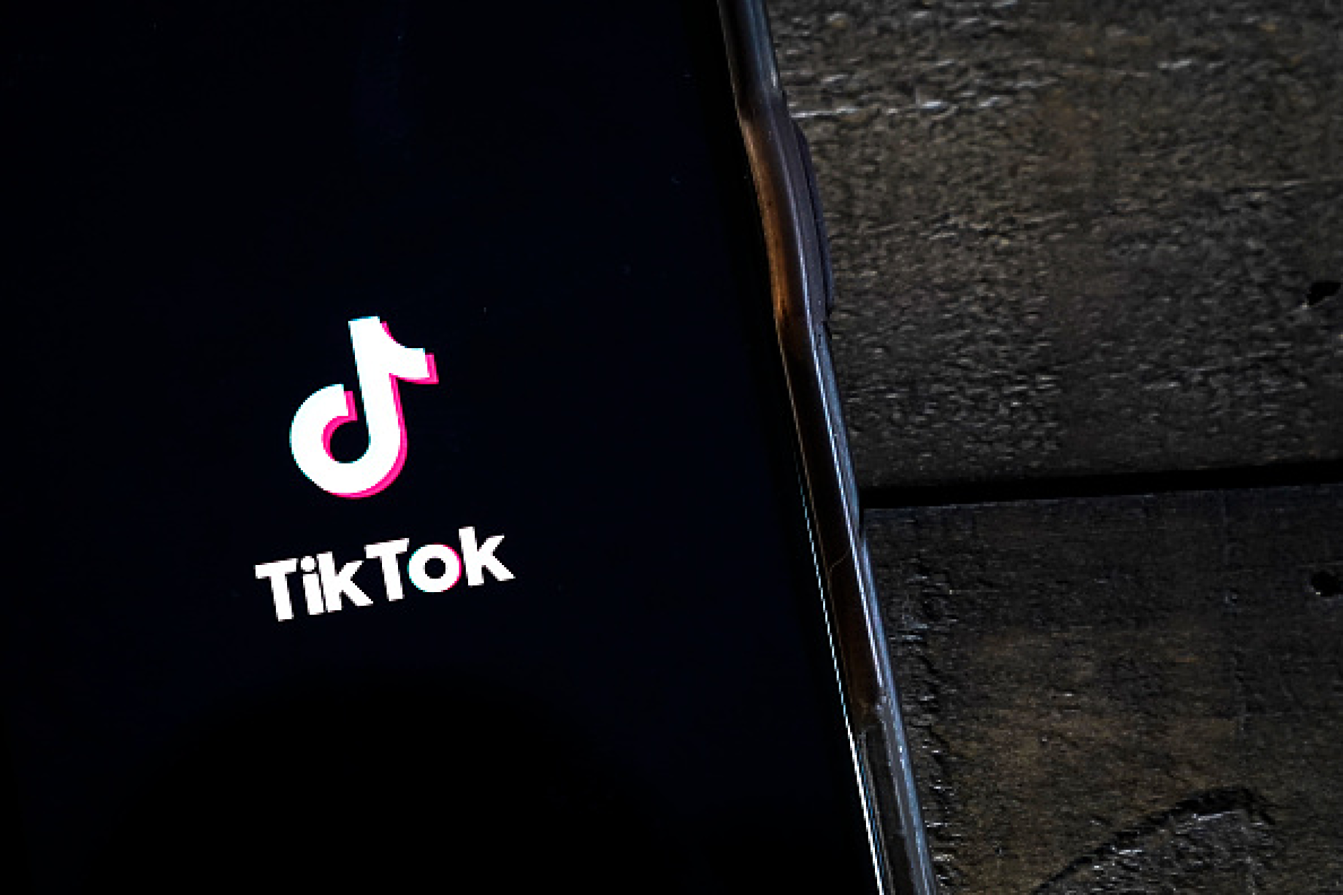 Белият дом даде краен срок за прочистване на Tik Tok от федералните устройства