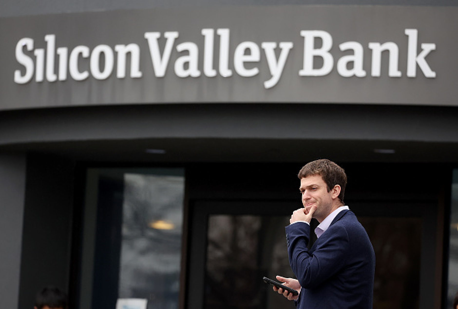 WSJ: Почти 200 банки в САЩ могат да повторят съдбата на Silicon Valley Bank