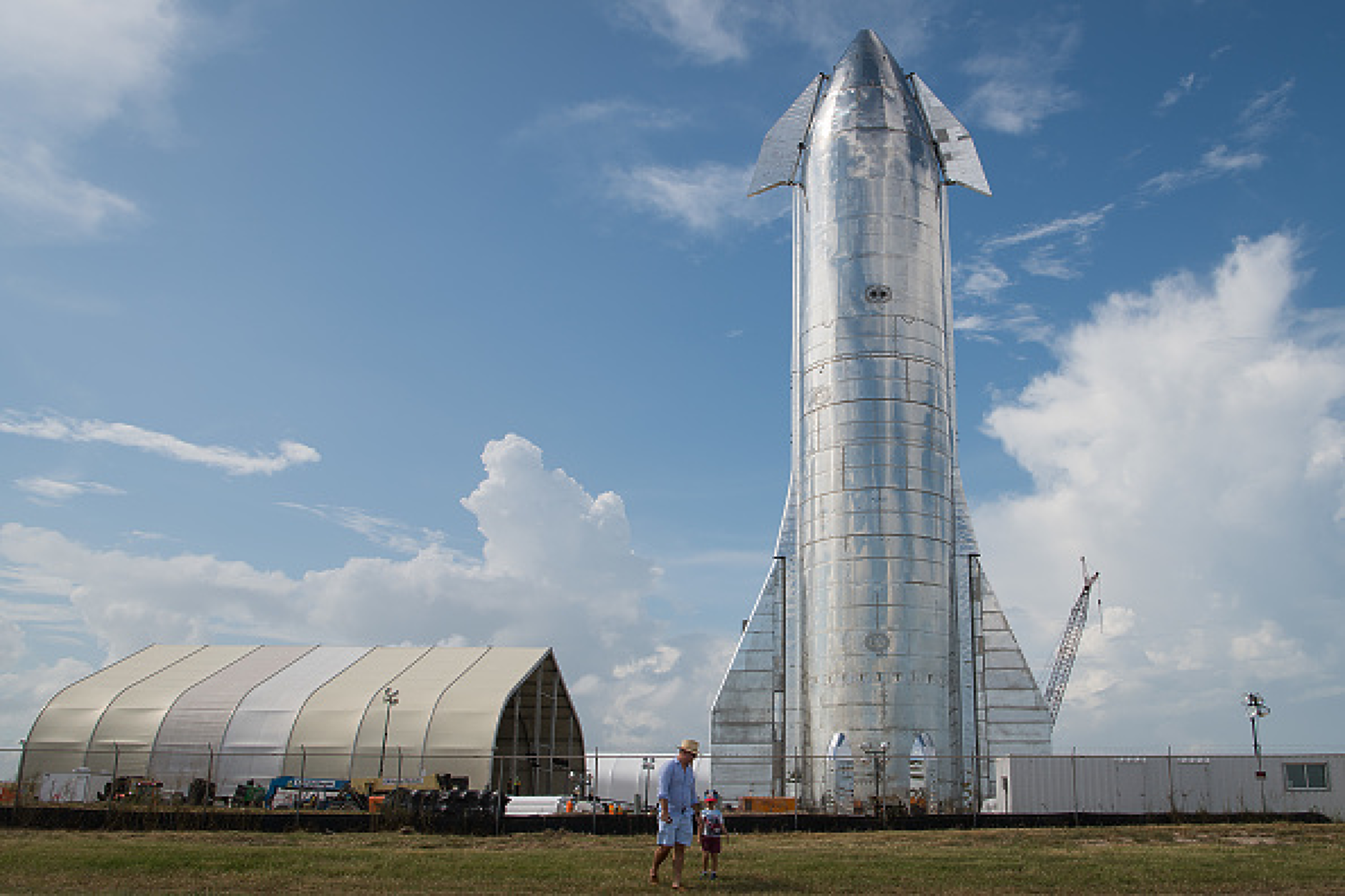 SpaceX се готви за пробно изстрелване на ракетата за Марс (видео)