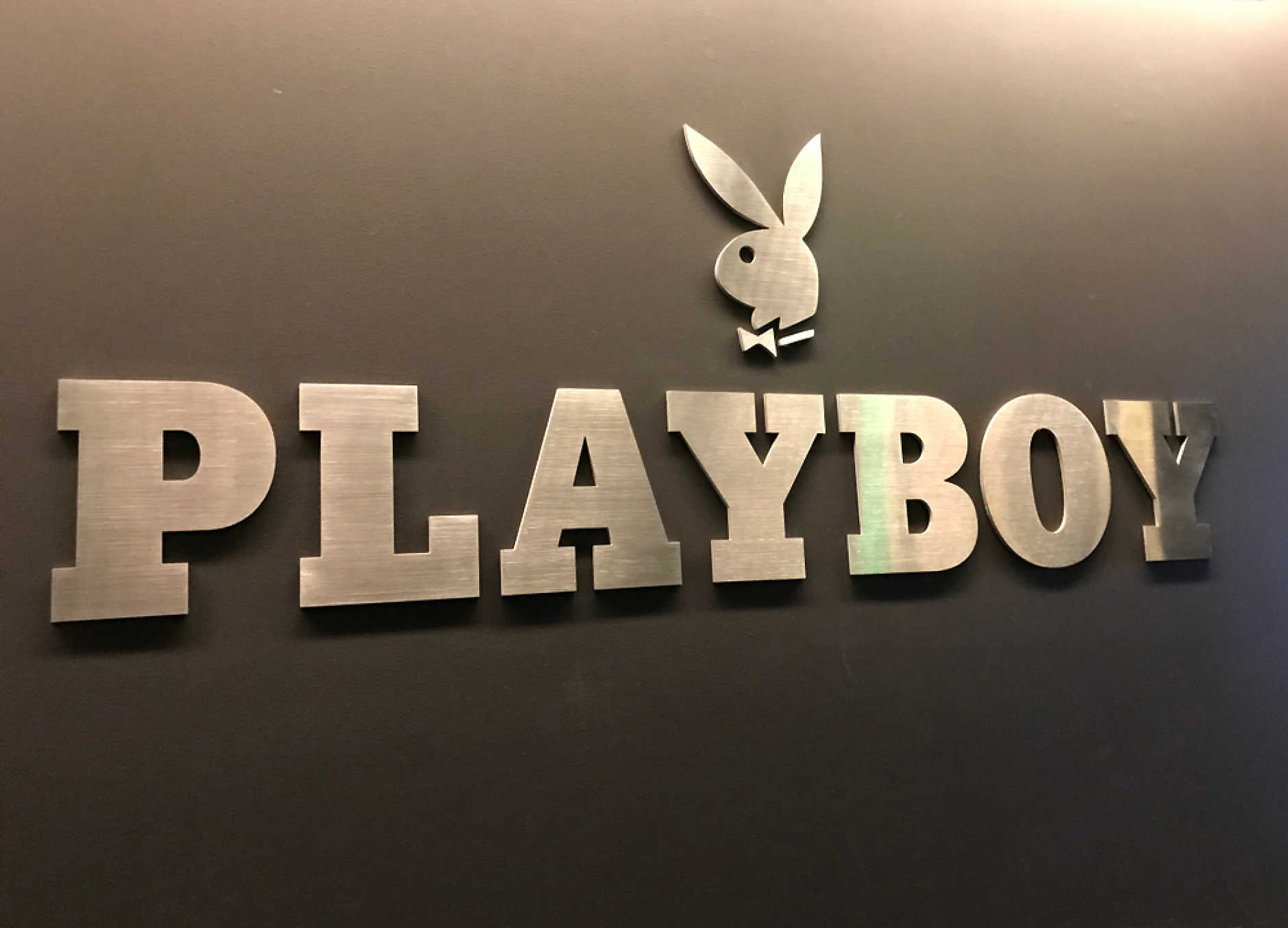 Снимки в Playboy предизвикаха буря от критики към френски държавен секретар 