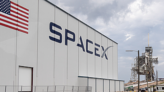 SpaceX отложи изстрелването на най-мощната ракета в историята (обновено)