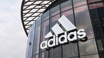 Adidas обмисля възможността за прехвърляне на подразделението си в Русия на друг инвеститор