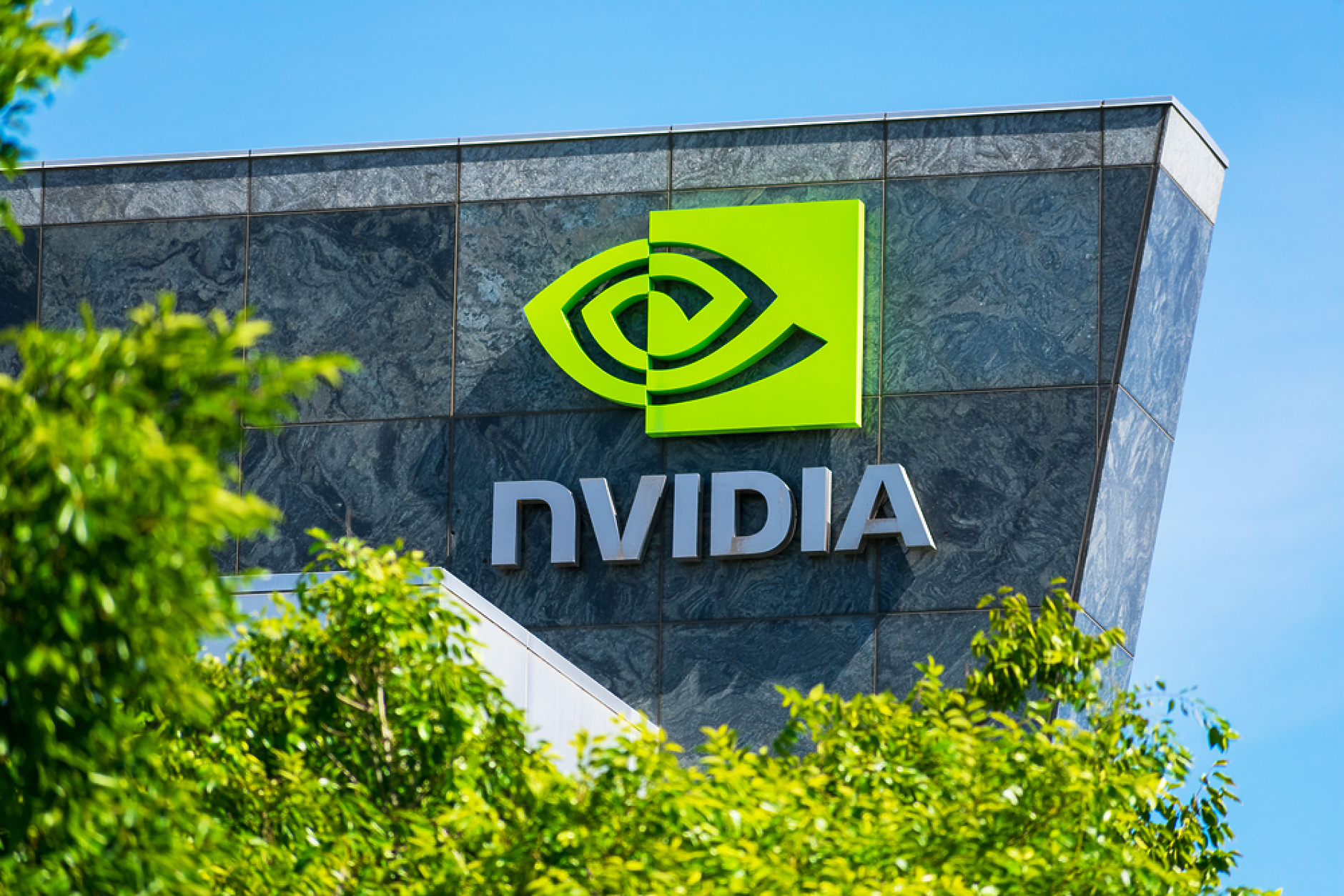 Nvidia и MediaTek ще си партнират в технологията за свързани автомобили