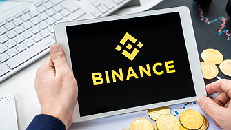 Криптоборсата Binance съкращава служители и губи пазарен дял поради регулаторни разследвания