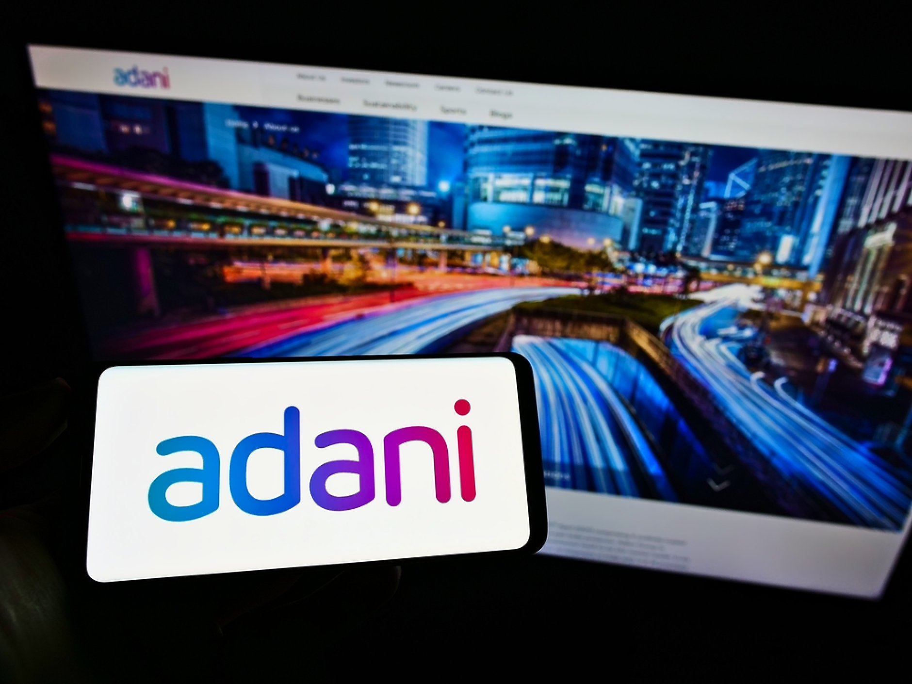 Bain придобива 90% дял в Adani Capital и Adani Housing