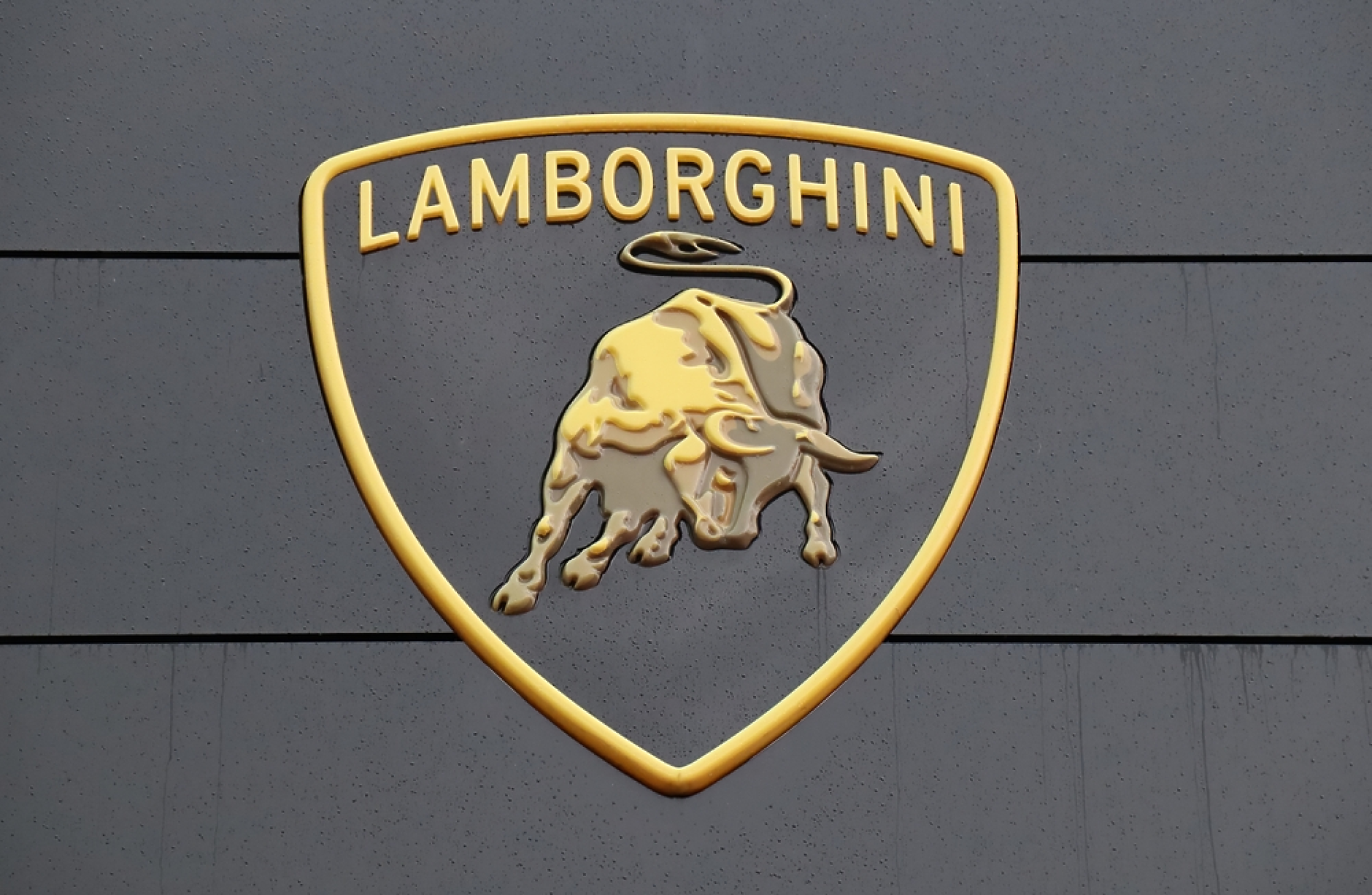 Lamborghini може да достигне 10 000 продажби тази година