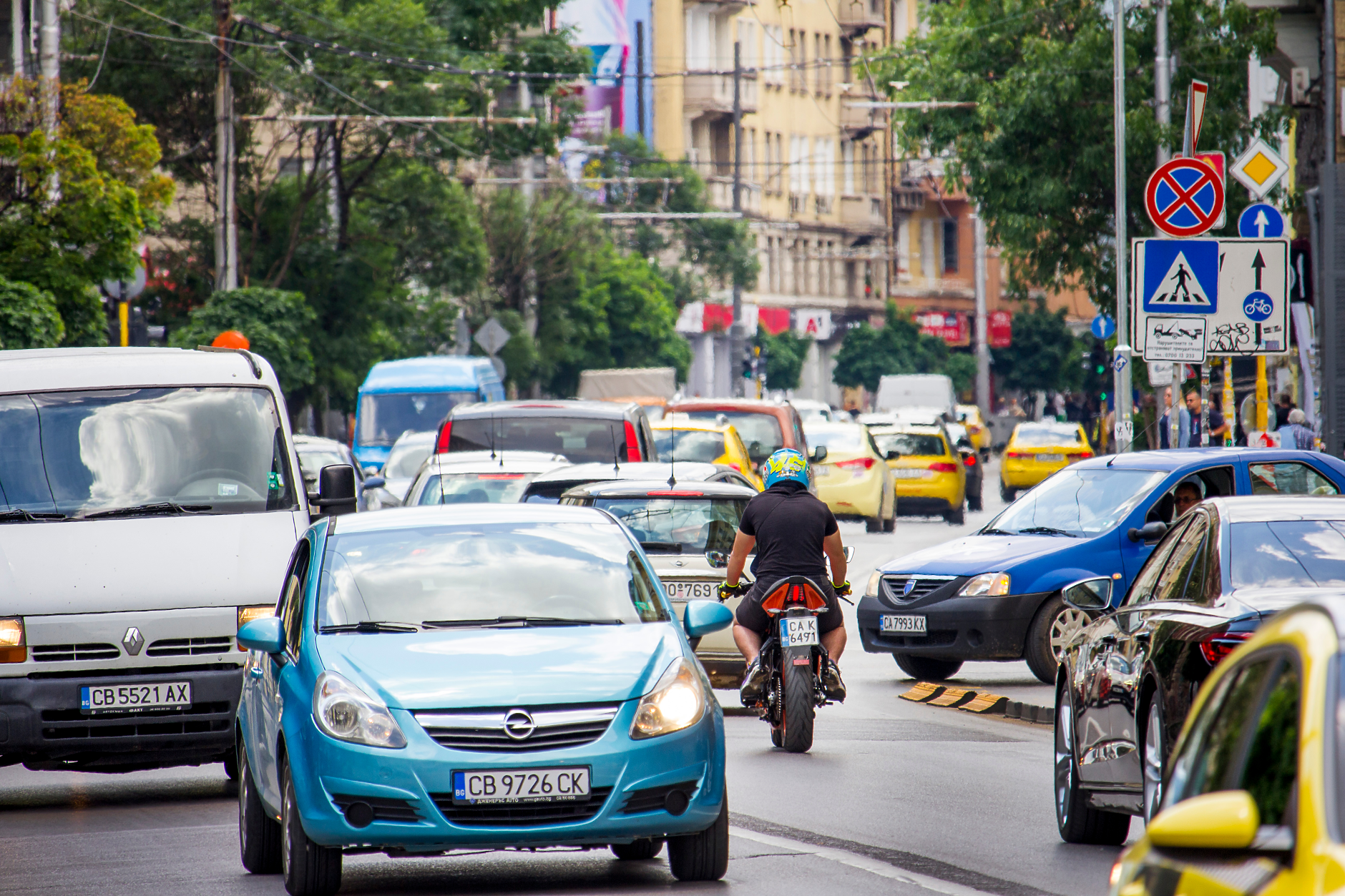 Средната възраст на автопарка в България  е над 20 г., в ЕС-12 години 