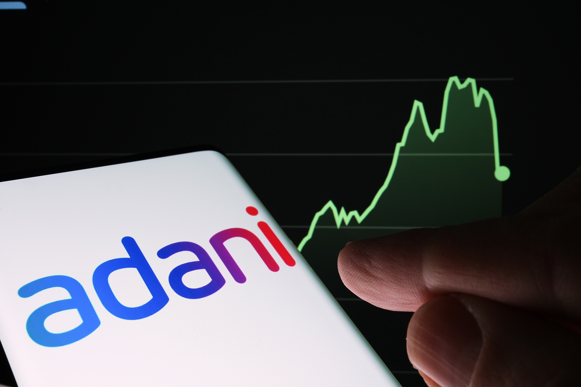 Индийската Adani Group  замесена в  скандал за манипулиране на цени на акции