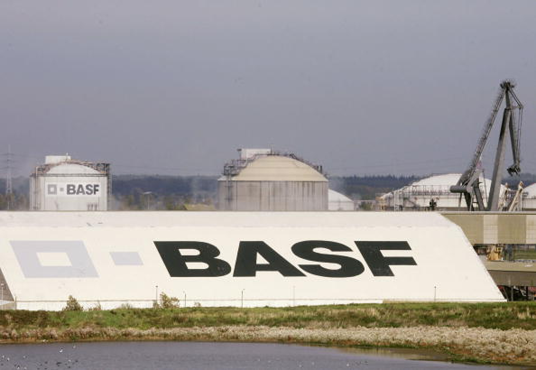 BASF планира да се освободи от бизнеса си с нефт и газ 