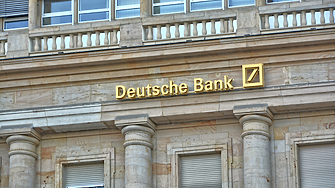 Германски регулатор постави под специален надзор Deutsche Bank след срив в ИТ системата на Postbank