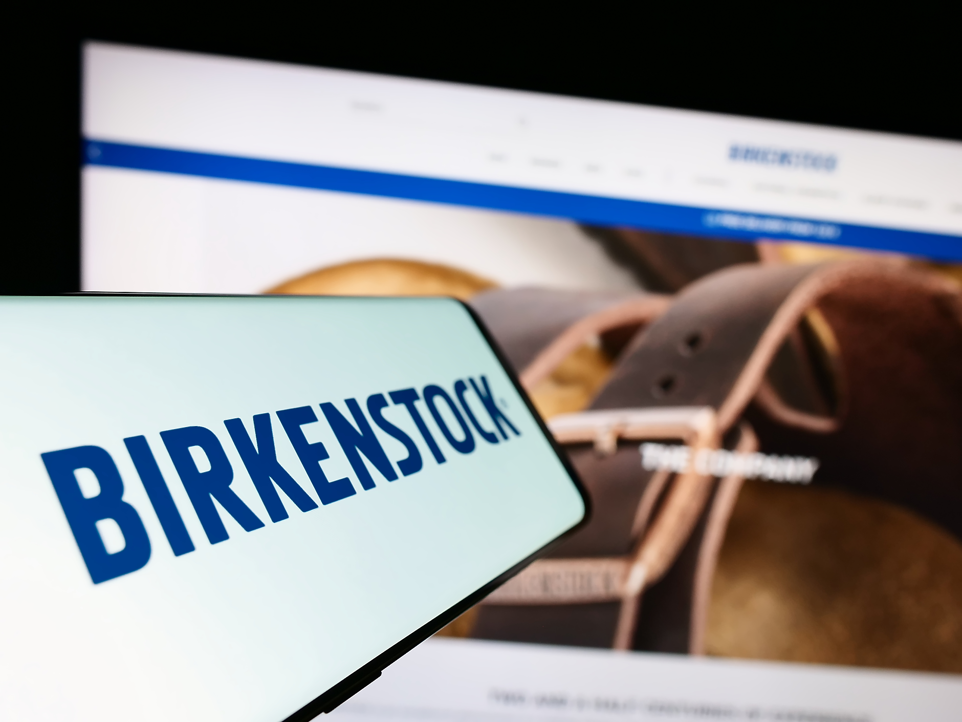 Акциите на Birkenstock  поевтиняха с 13% в първия ден на търговия след IPO