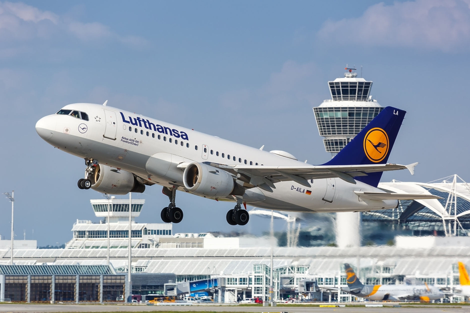  Lufthansa удвои печалбата си заради скъпите билети и повече превозени пътници 