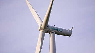 Акциите на Siemens Energy се сринаха с близо 30%, компанията преговаря с Берлин за държавна подкрепа