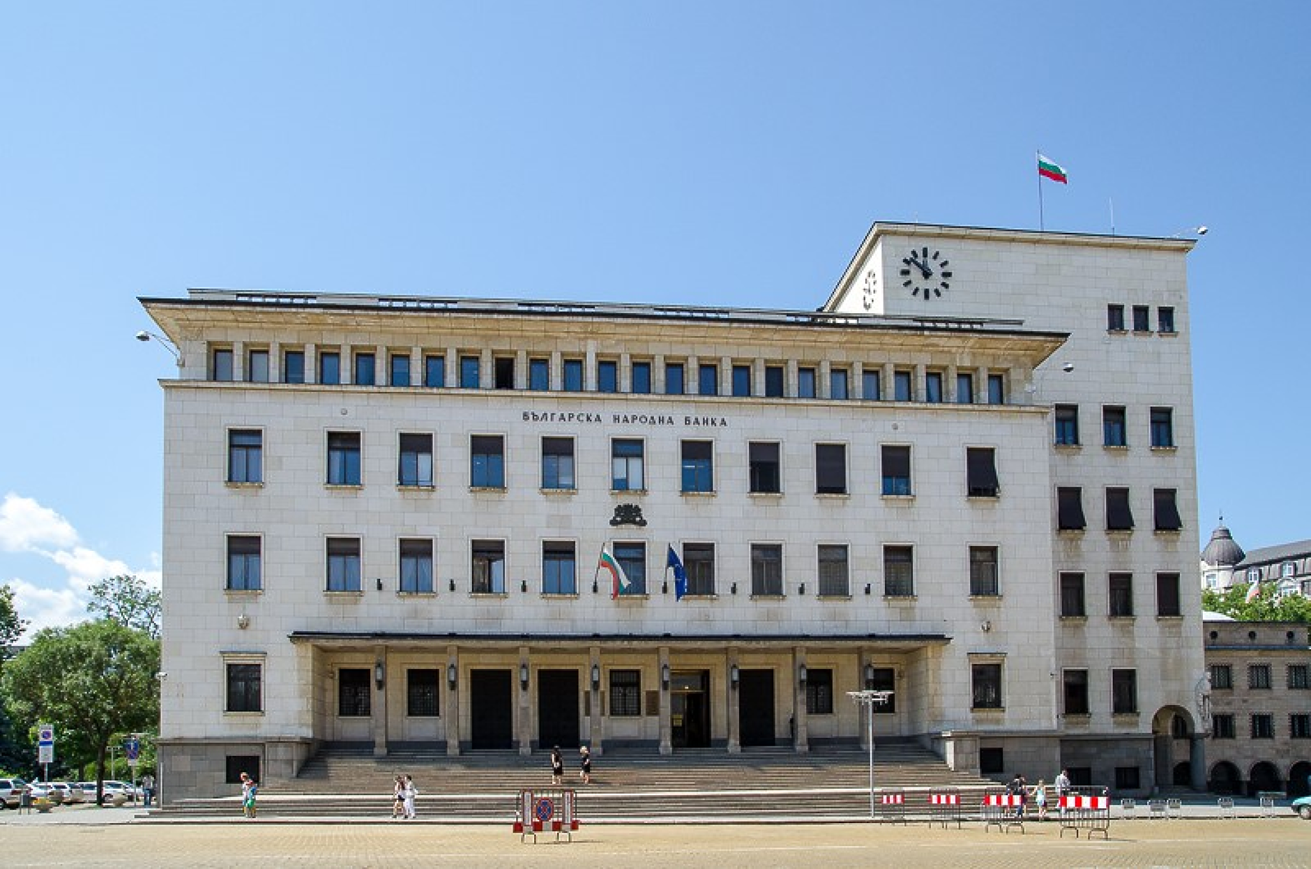 БНБ отчете спад на лихвите по депозитите  в лева и ръст по ипотеките  за домакинствата 