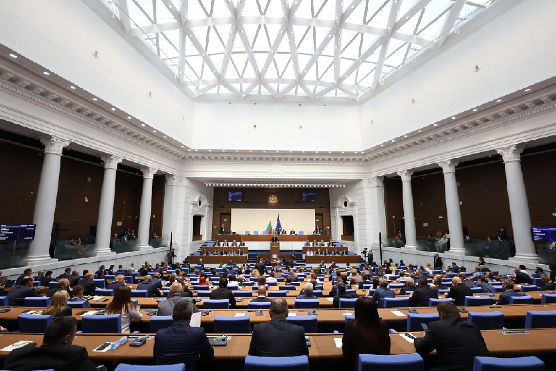 Фалстарт на първото заседание на парламента след изборите