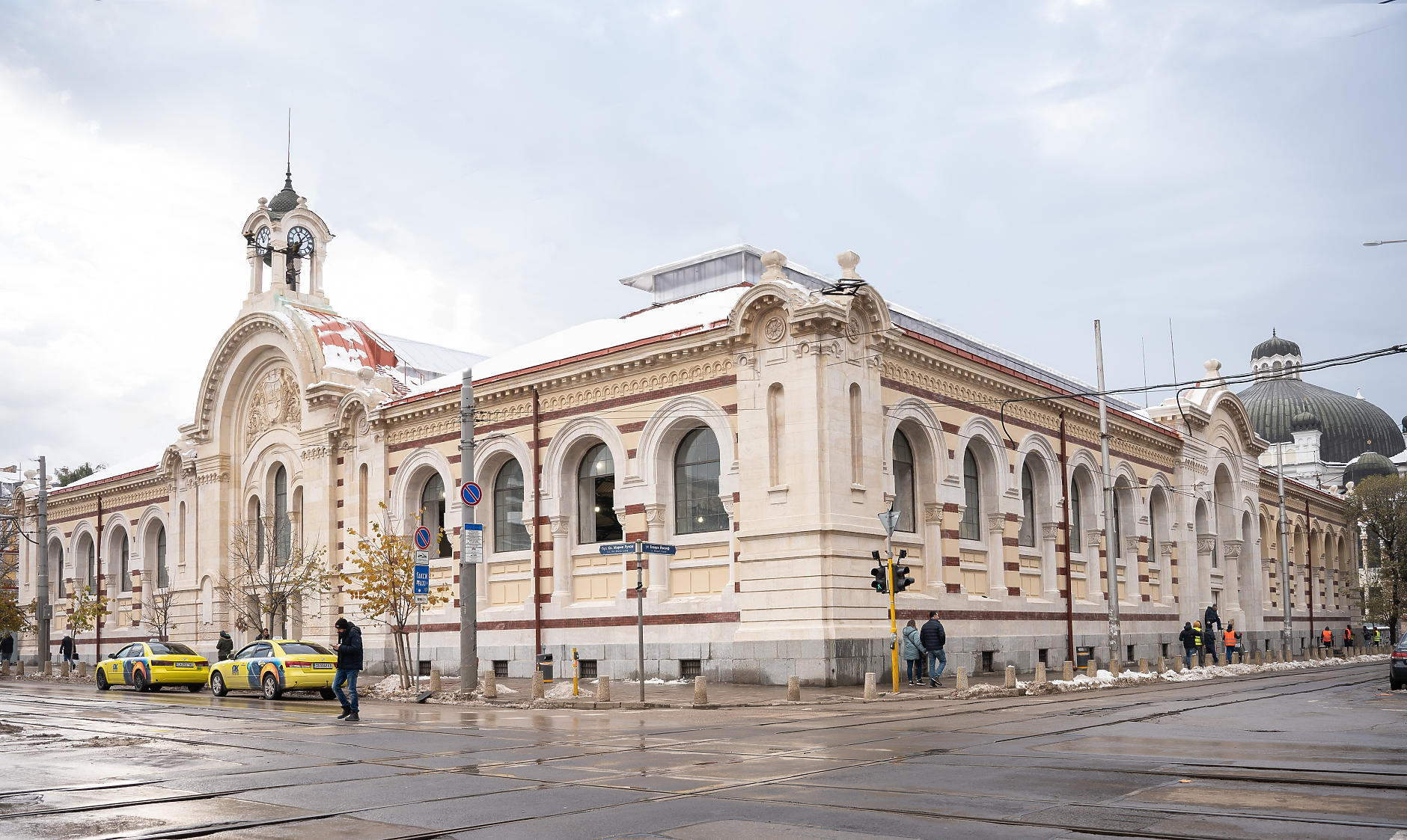 Две от фасадите на Централни хали са напълно реставрирани