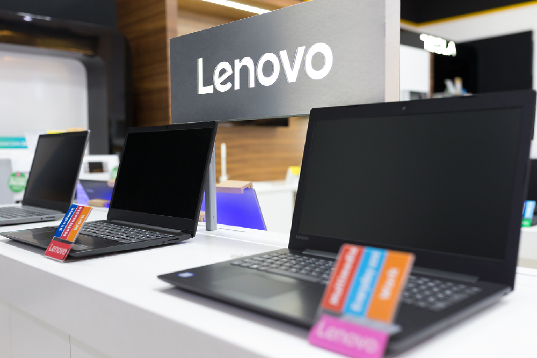  Lenovo изтегля от пазара преносими батерии за лаптопи заради опасност от пожар