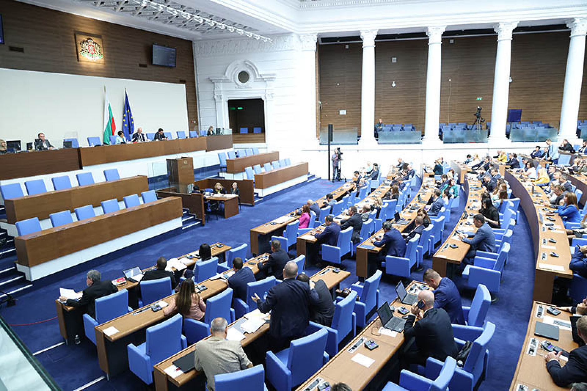 Парламентът ще обсъди на извънредно заседание промените в данъчни закони