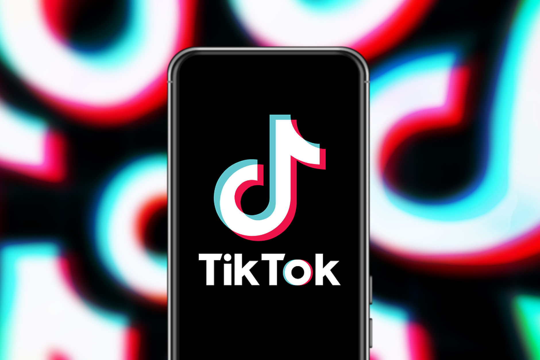 Фалшиви акаунти в TikTok разпространяват дезинформация за войната в Украйна