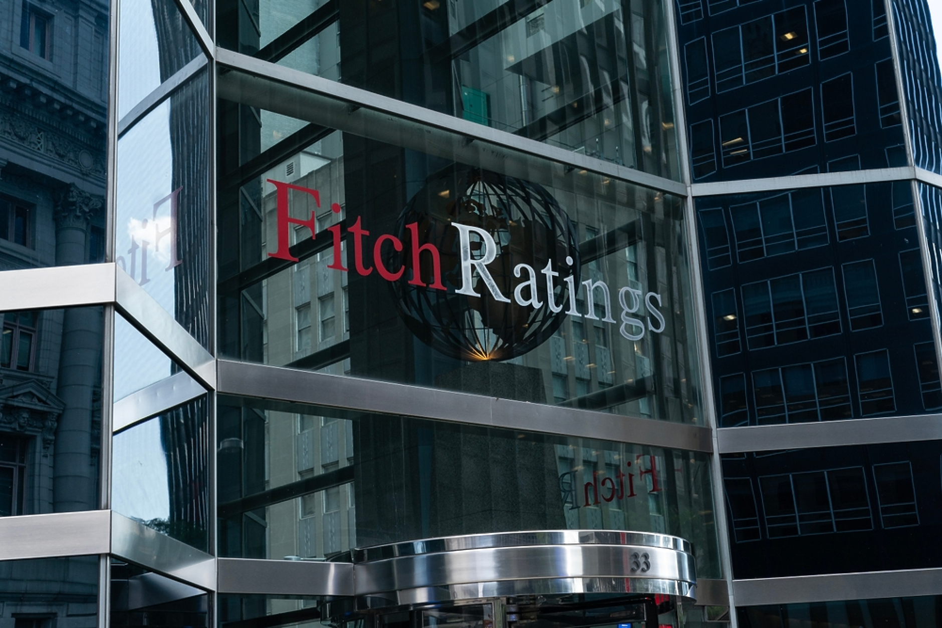 Fitch подобри прогнозата си за ръста на глобалната икономика до 2,9% през 2023 г.