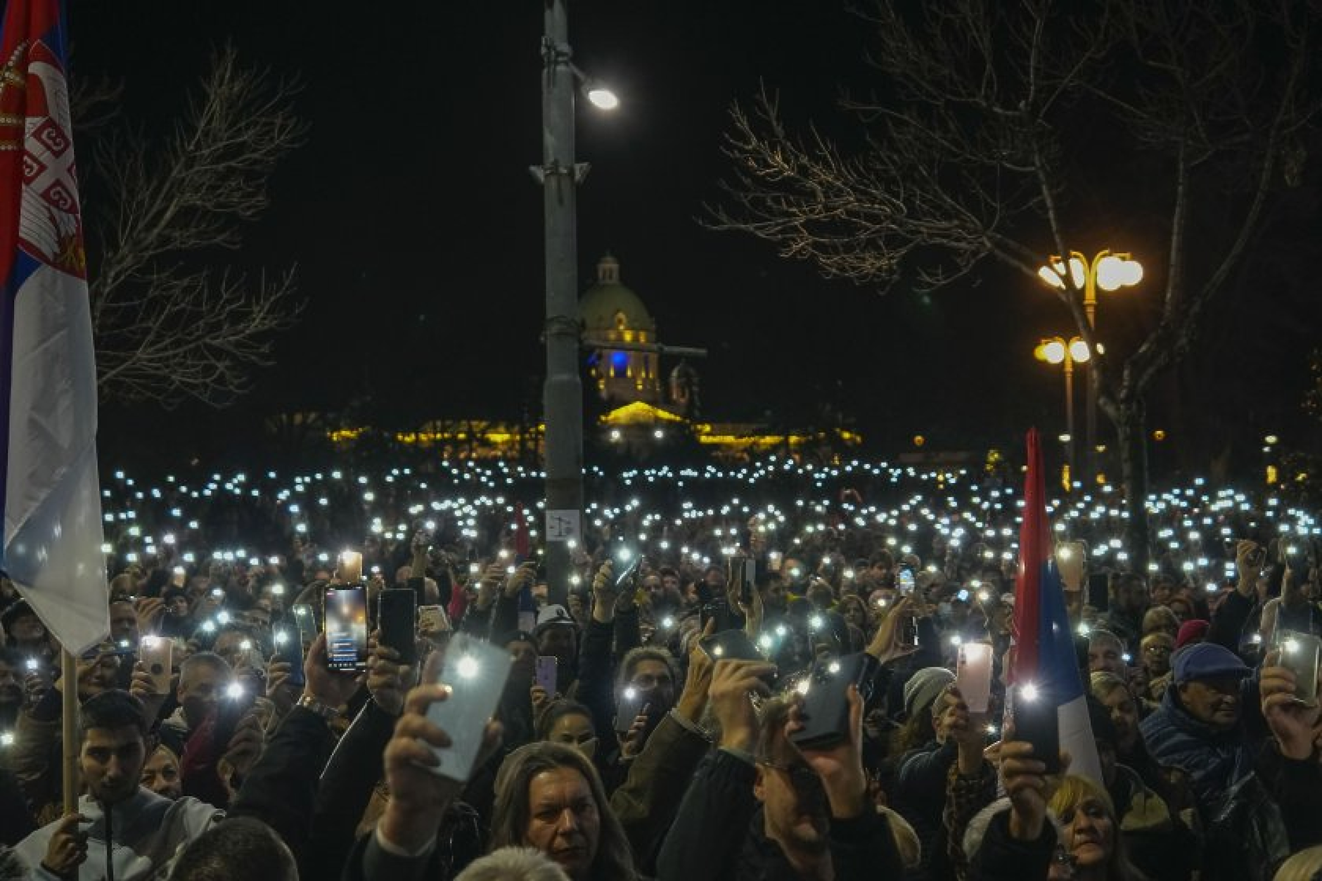 Сблъсъци по време на антиправителствени  протести в Белград 