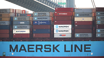 Maersk продължава да планира пътувания през Суецкия канал въпреки атаката на хутите