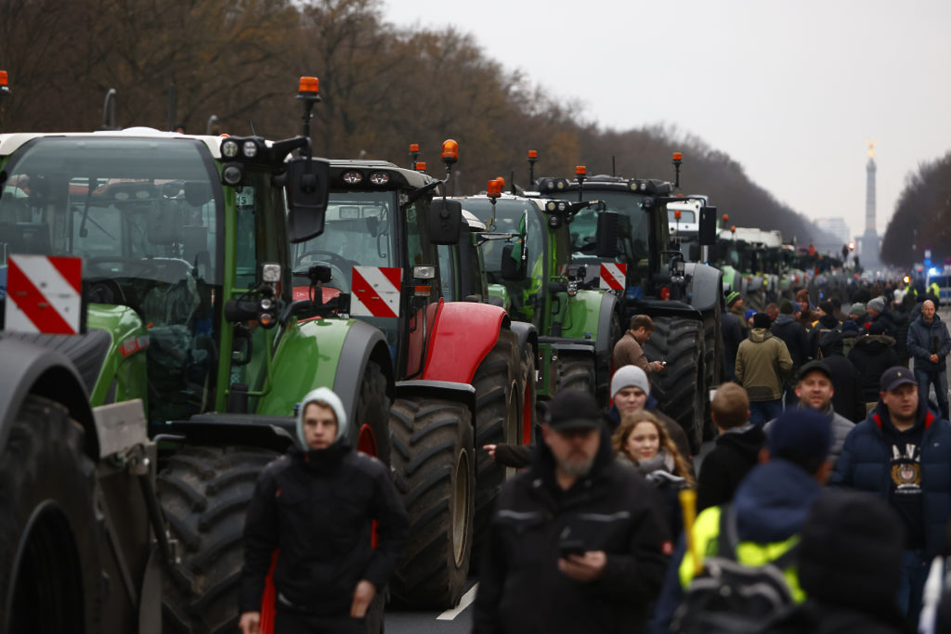 Германските фермери подновяват протестите в центъра на Берлин