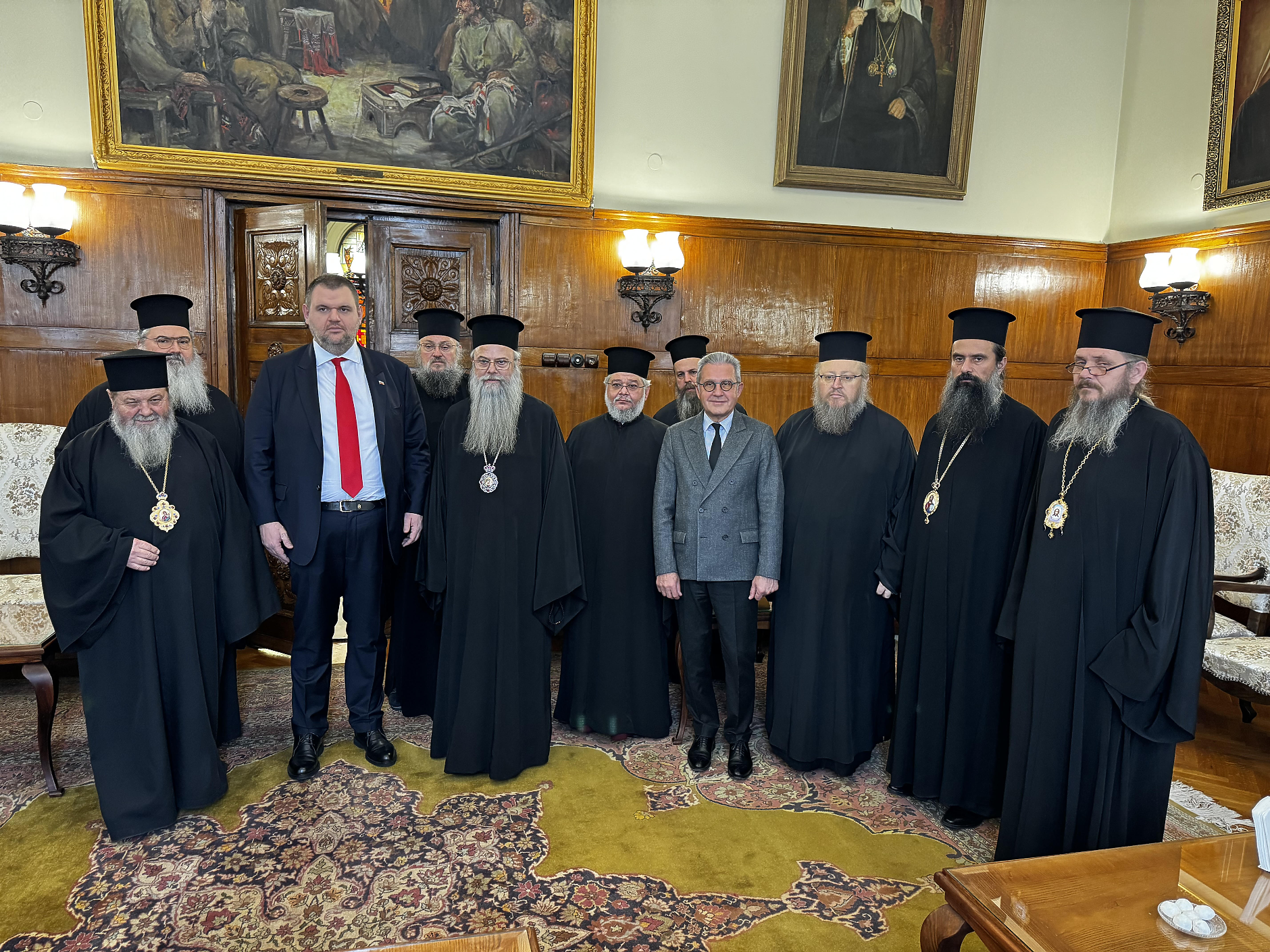 Доган и Пеевски правят социална кухня към БПЦ