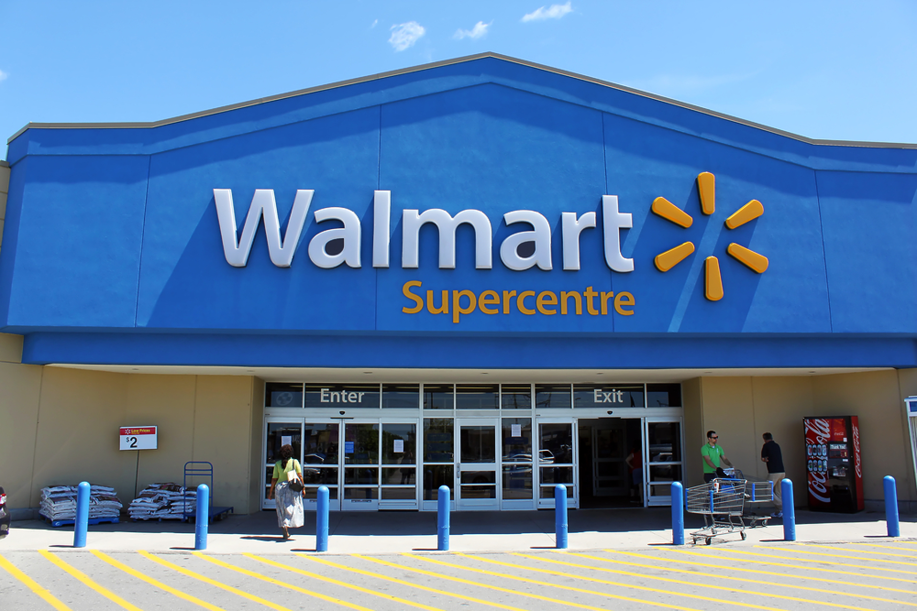 Семейство Уолтън продаде акции на Walmart за 1,5 млрд. долара 