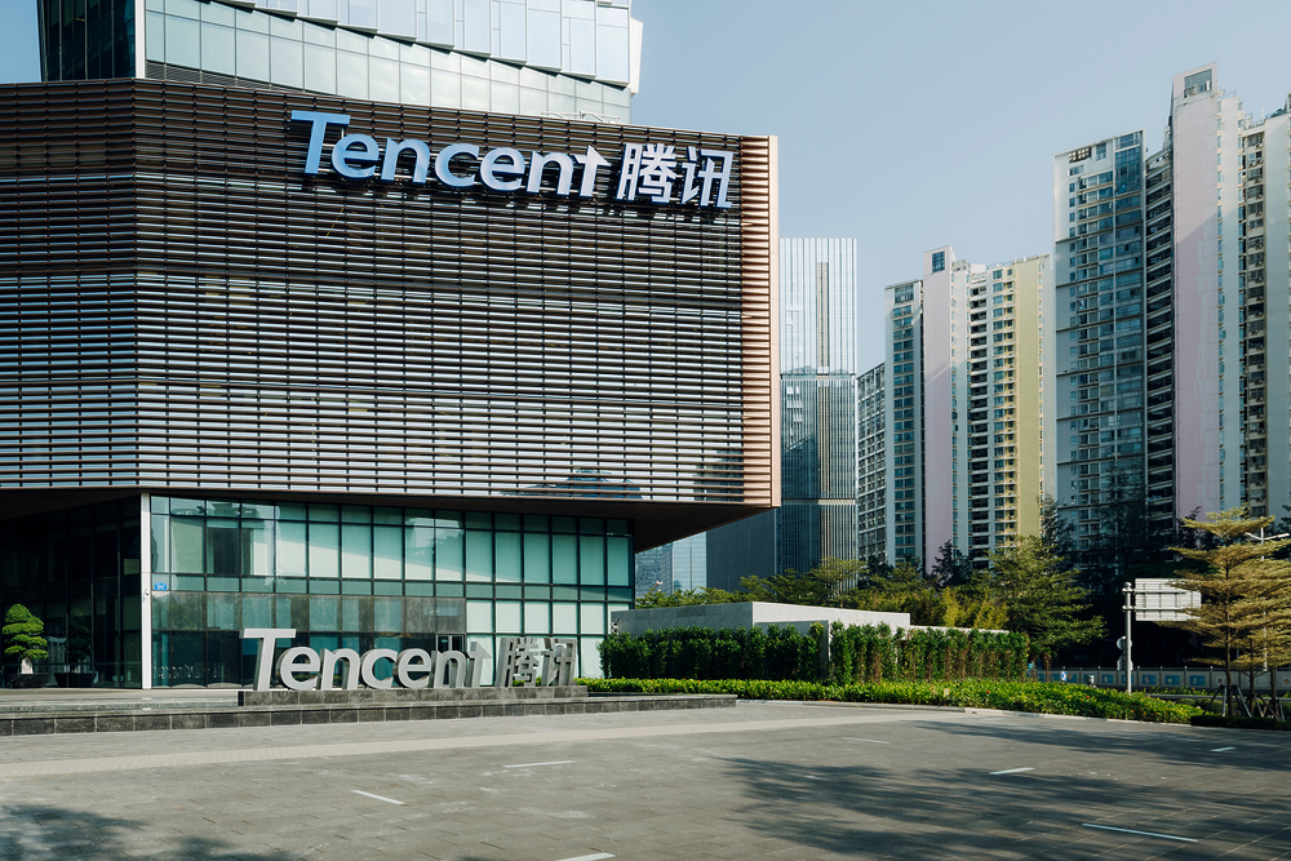 Акциите на Tencent се представят по-добре от тези на „Великолепната седморка