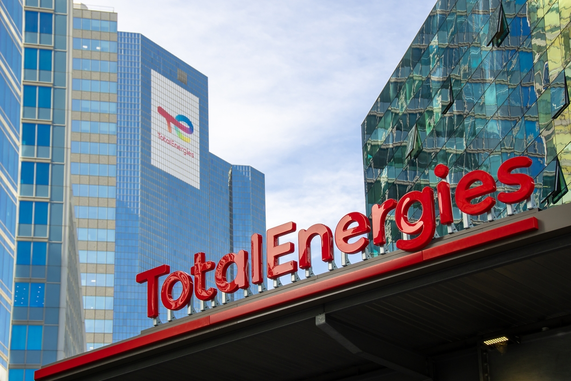 TotalEnergies проучва варианти за листване на борсата в  Ню Йорк