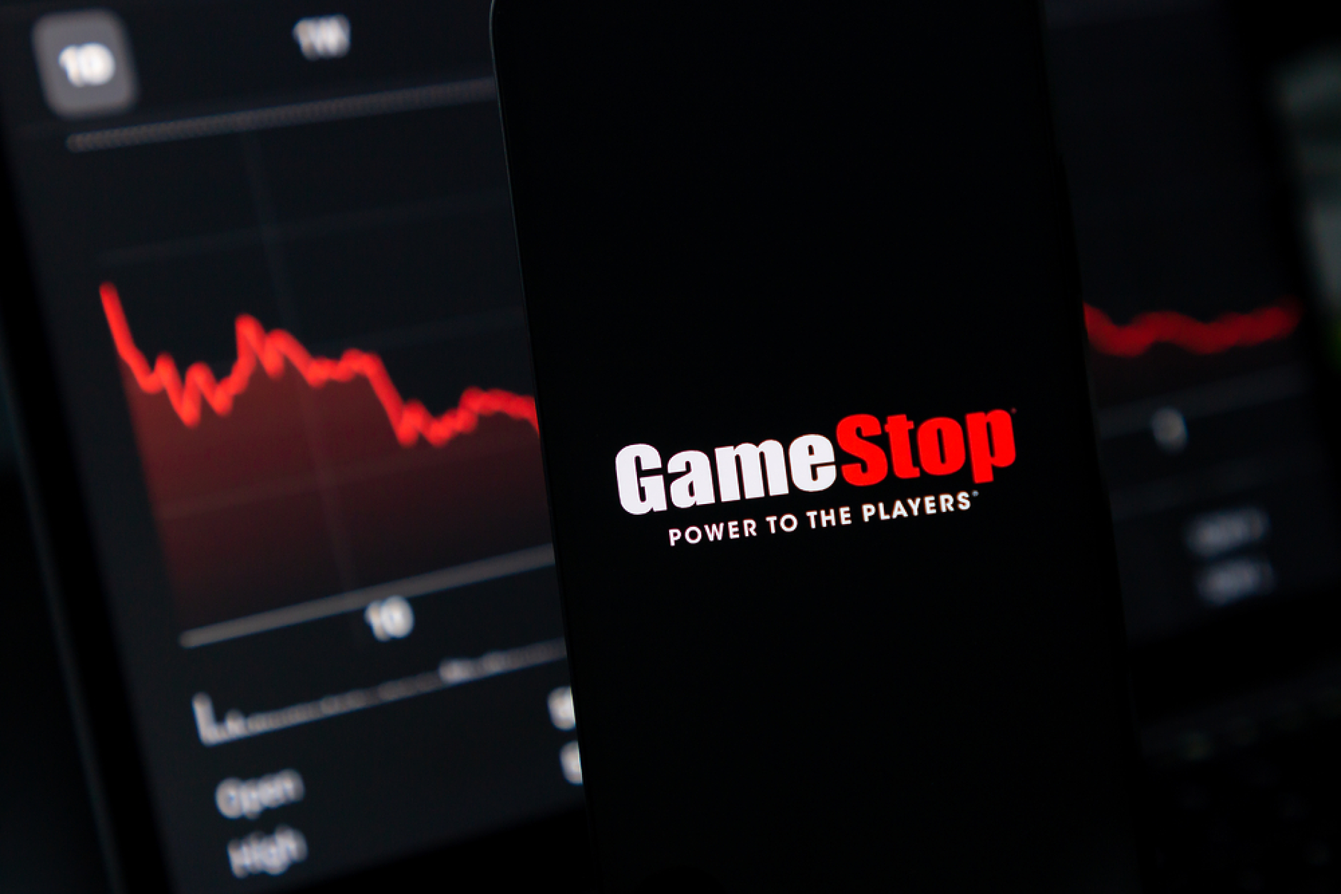 Ралито на мийм акциите помогна на GameStop да набере над $2 млрд.