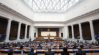 Парламентът задължи здравният министър до 2 месеца да има стратегия за увеличаване на заплатите на сестри и акушерки