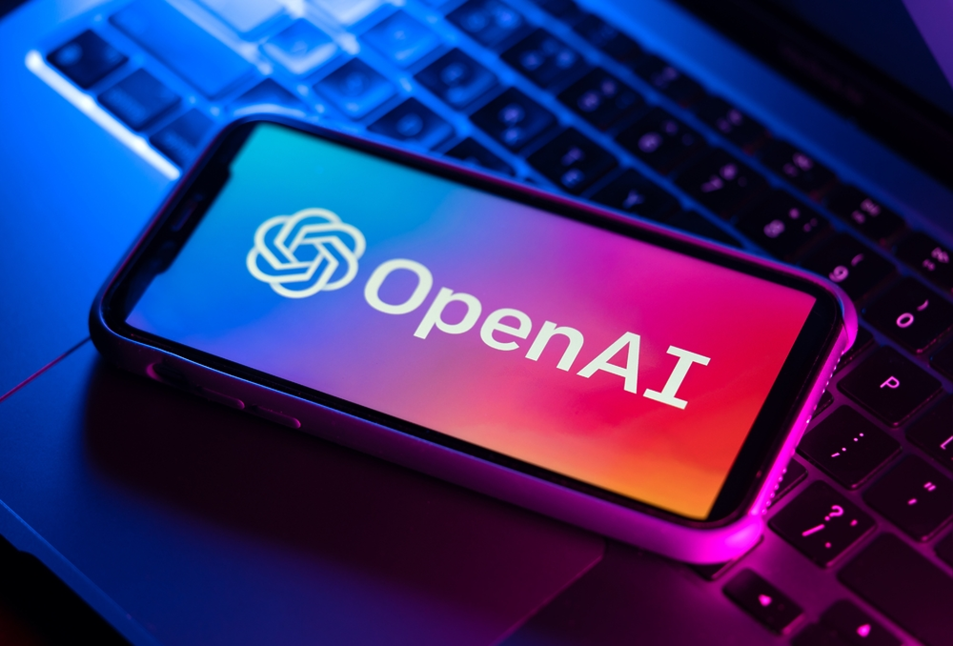 Един от основателите на OpenAI е напуснал компанията, за да се присъедини към конкурент