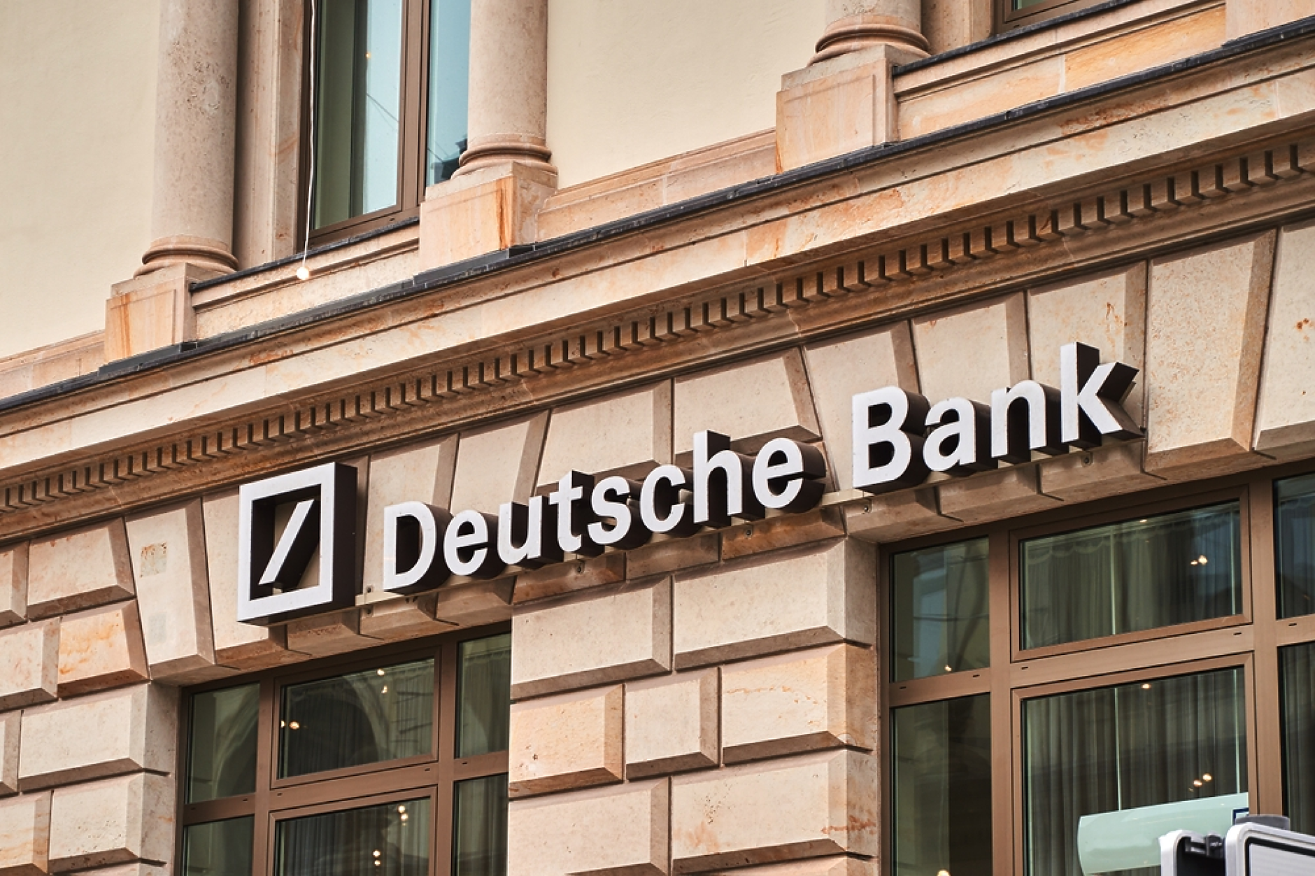 Deutsche Bank се споразумя с  ищци по дела за придобиването на Postbank