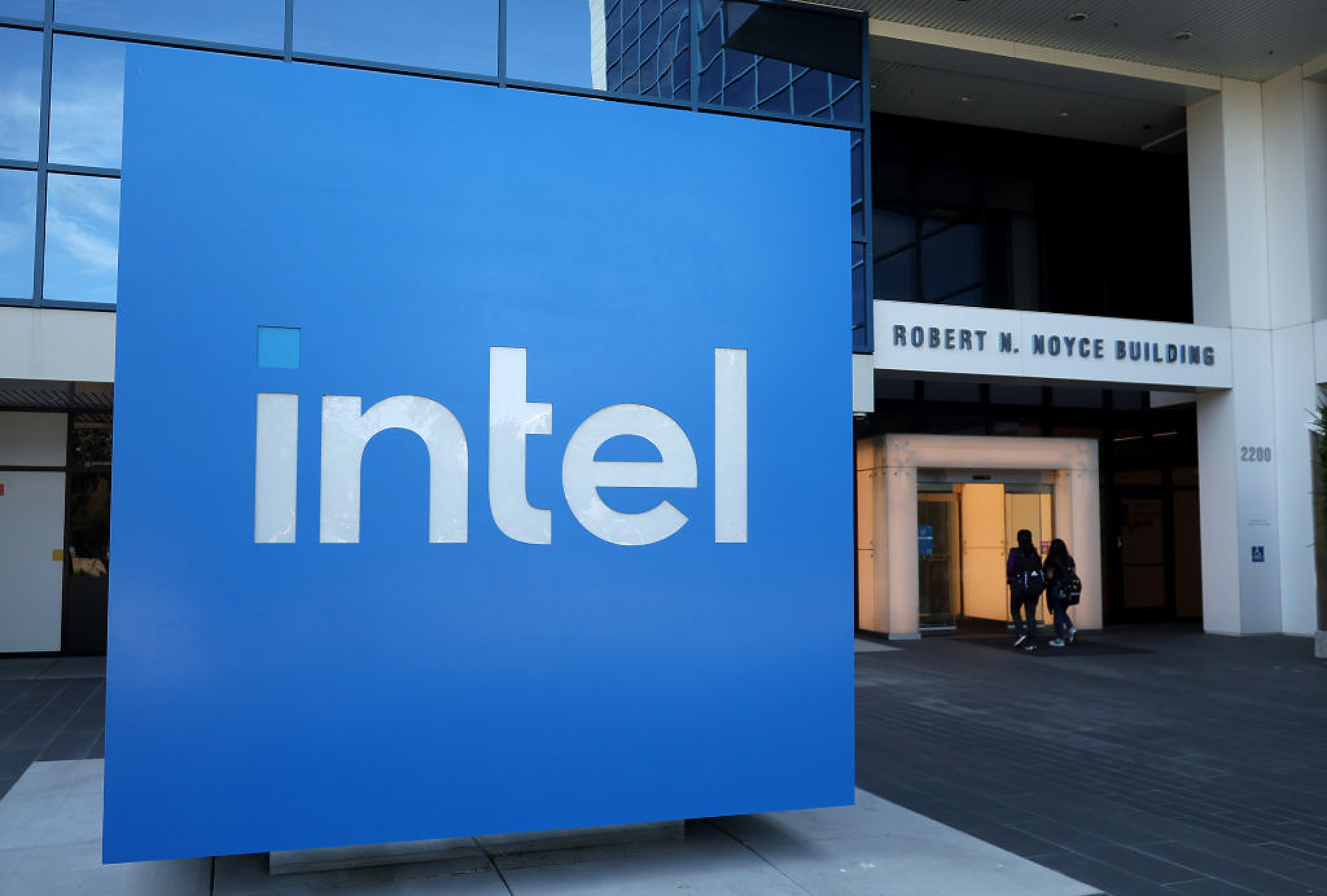 Бизнесът не се продава!: Intel е отказал да продаде на Arm продуктовото си подразделение