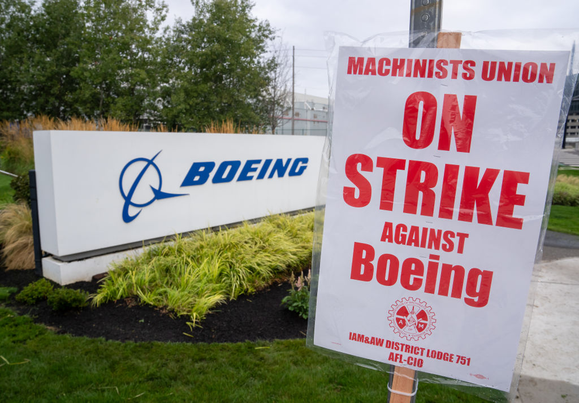 Стачката в Boeing приключва, работниците договориха увеличение на заплащането с 38% за четири години