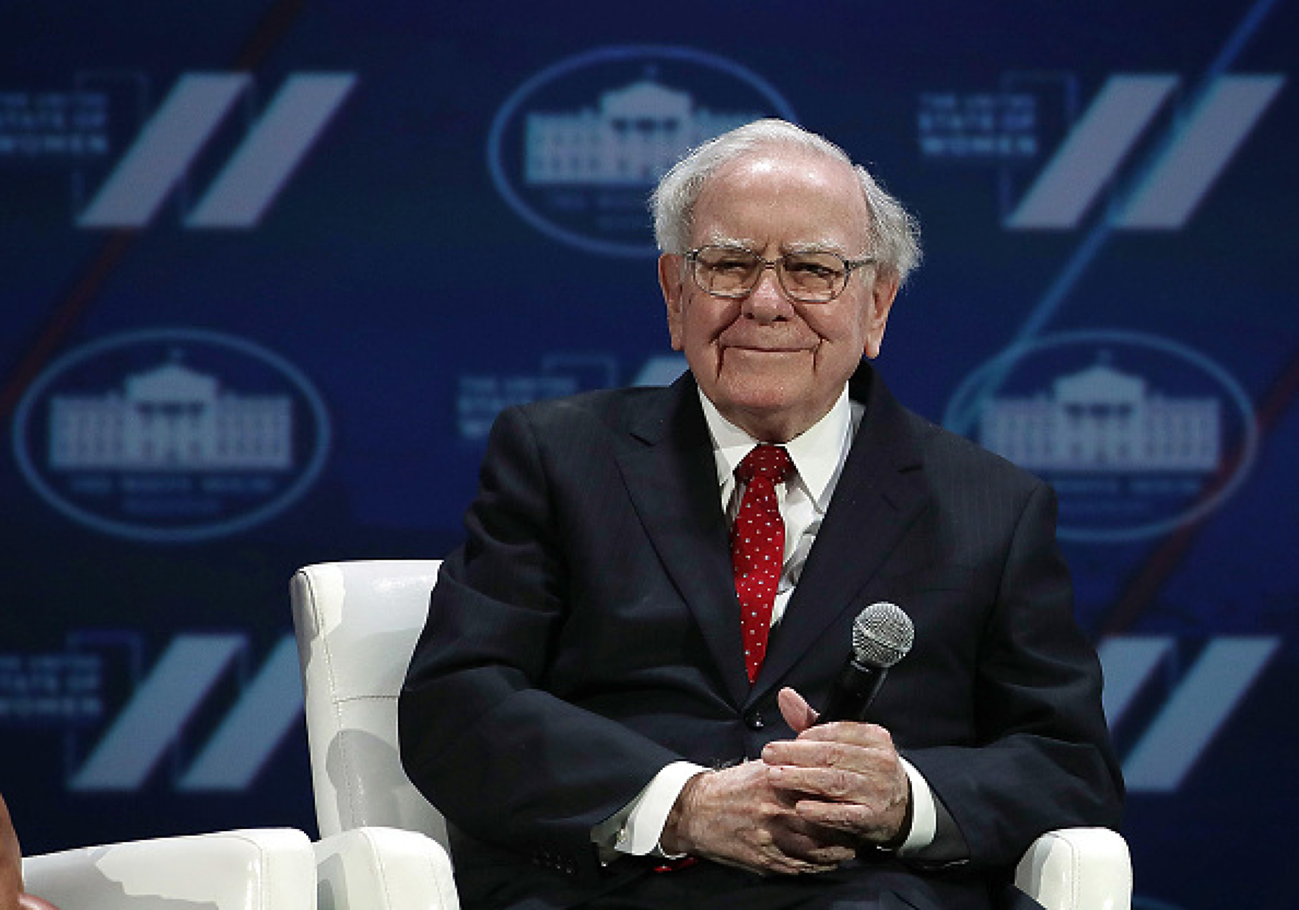 Бъфет дарява още акции на Berkshire като част от плана за разпределяне на богатството след смъртта му 