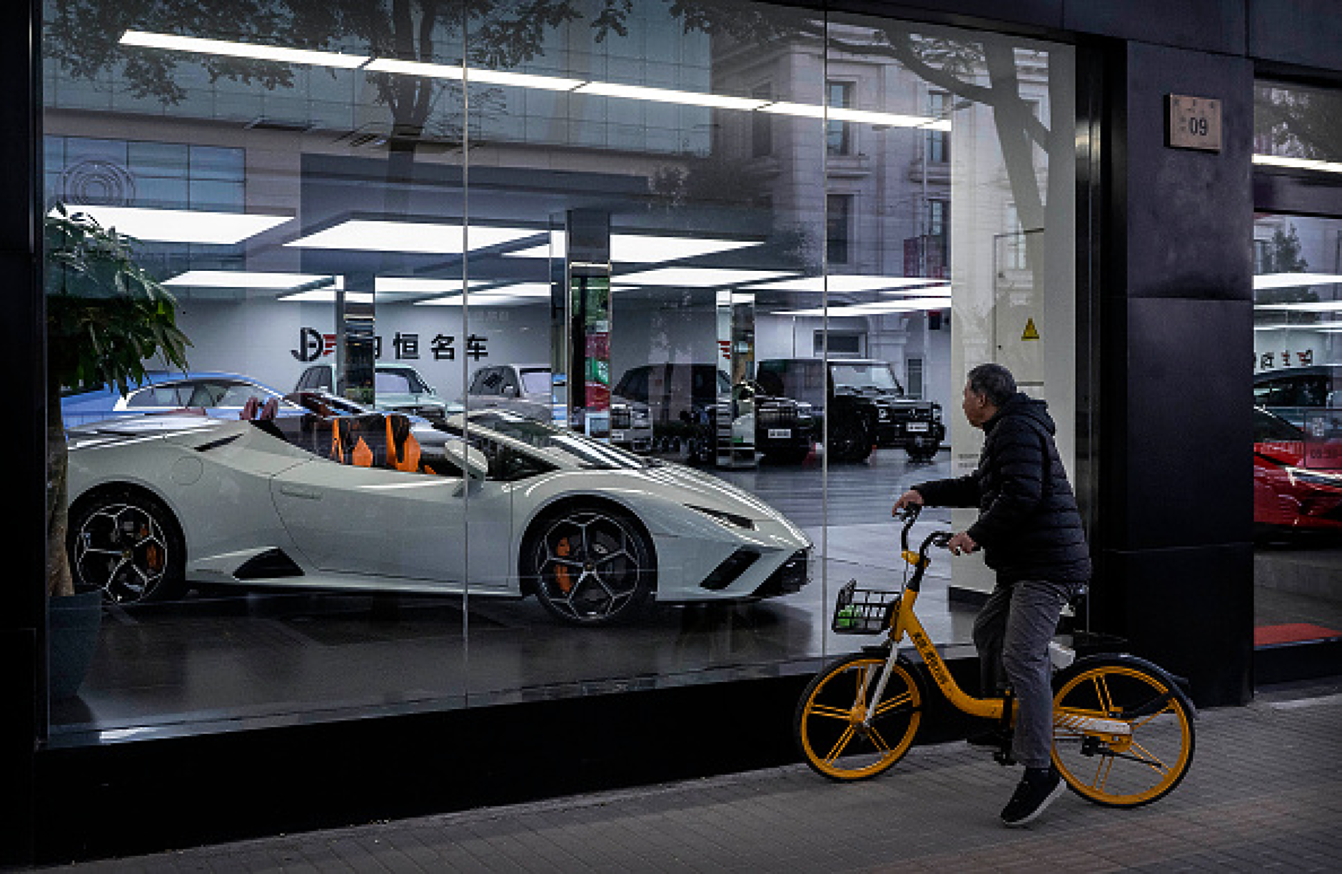  Lamborghini подобри рекорда си по продажби на луксозни автомобили