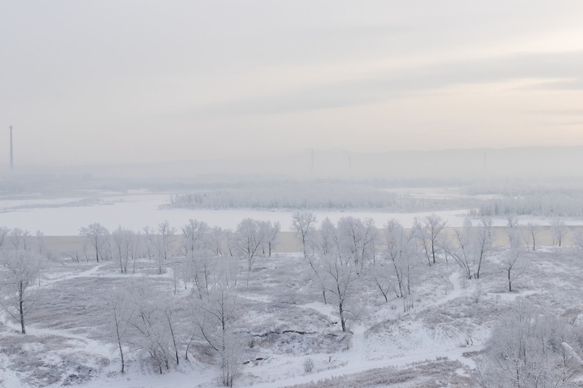 Времето: Мъгливо и облачно