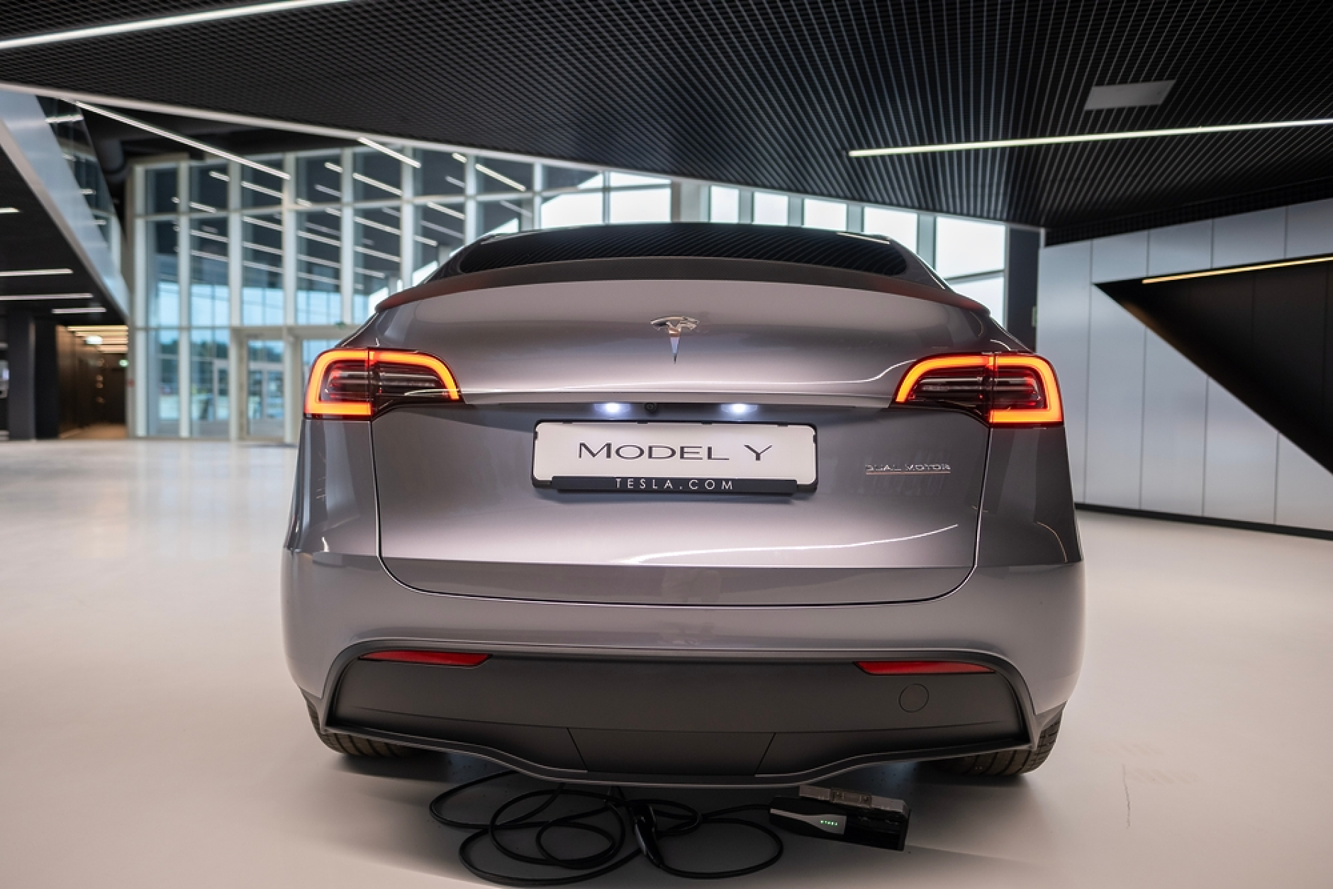 Tesla пусна новия Model Y в САЩ и Европа седмица след премиерата в Китай