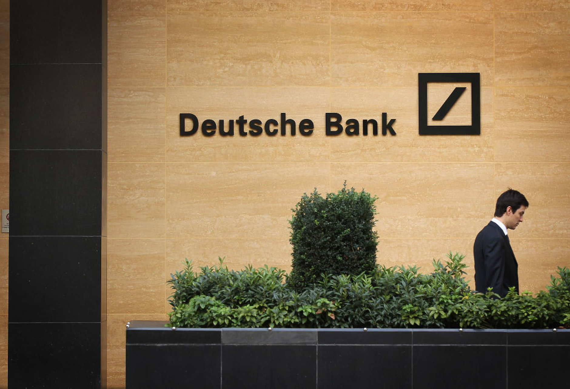 Deutsche Bank прогнозира ръст на приходите за 2025 г. във всичките четири основни бизнеса