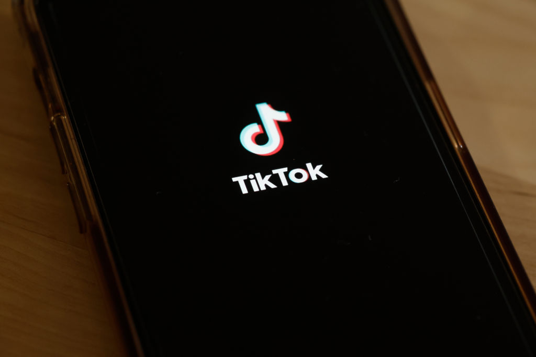 Албания ще блокира достъпа до TikTok за една година