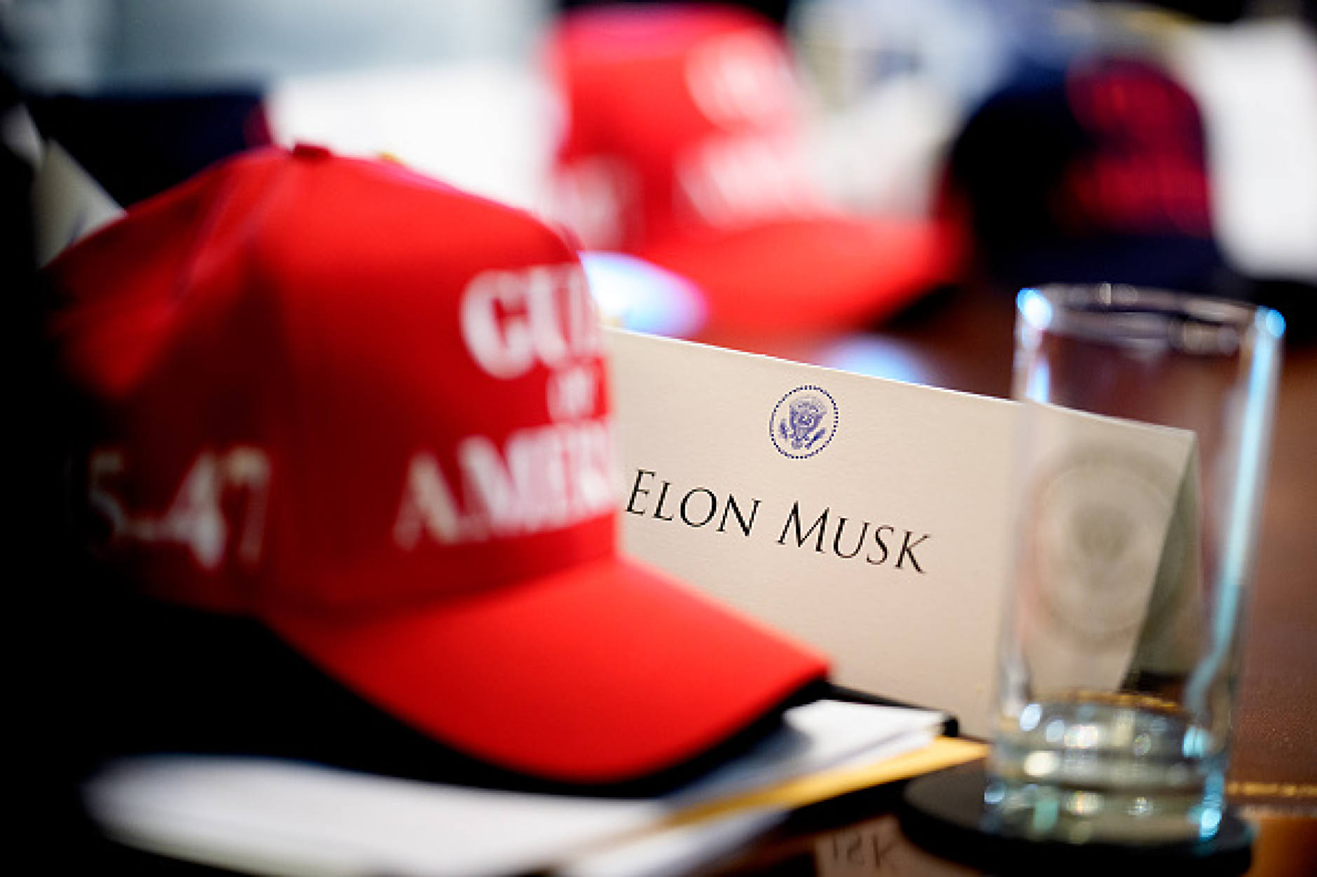 Tesla отрече да е търсила заместник на Мъск